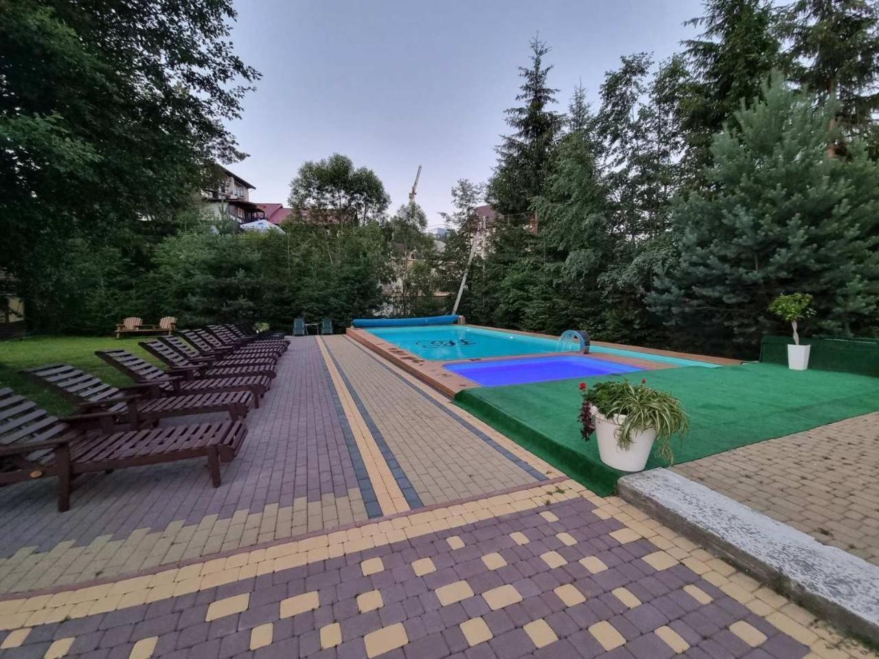 Новий 부코벨 외부 사진